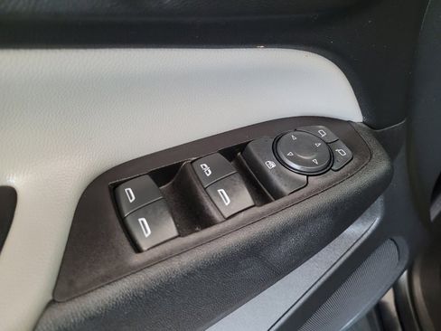 Used 2021 Chevrolet Equinox LT FWD image 27