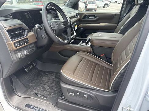 New 2026 GMC Yukon XL Denali Ultimate w/ LPO, Floor Liner Package AWD/4WD image 15
