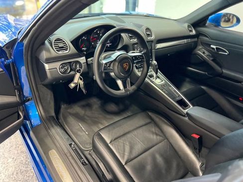 Used 2018 Porsche 718 Cayman RWD image 19