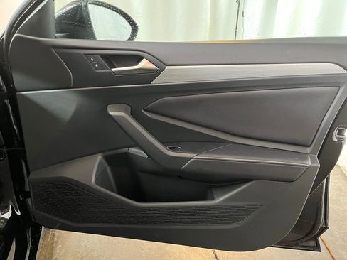 Certified 2025 Volkswagen Jetta Sport image 12