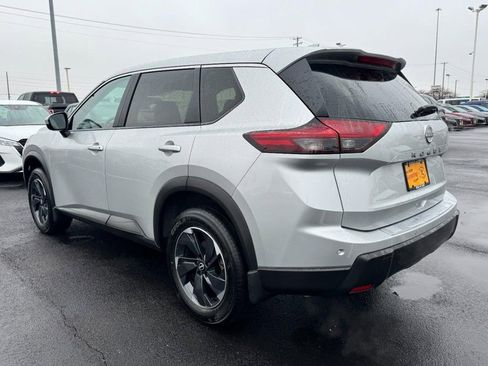 Used 2025 Nissan Rogue SV FWD image 5