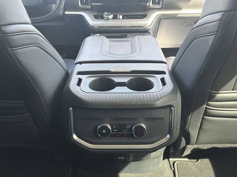 Used 2025 Ford Expedition Platinum AWD/4WD image 47