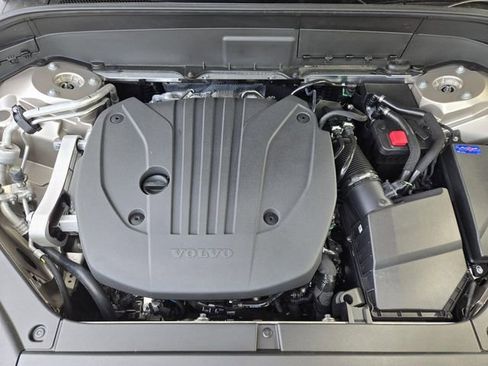 Used 2025 Volvo XC90 B5 Core image 33