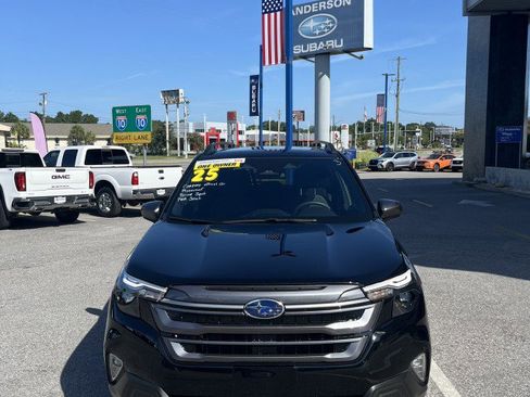Used 2025 Subaru Forester Premium image 8