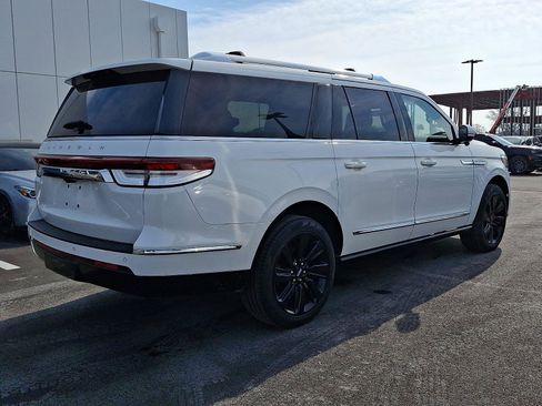 Used 2023 Lincoln Navigator L Reserve image 4