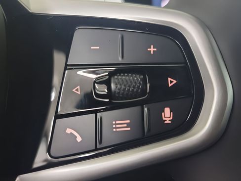 Used 2025 BMW 230i Coupe w/ M Sport Package image 11