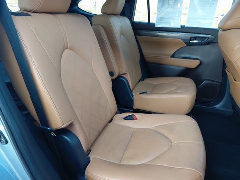 Used 2020 Toyota Highlander Platinum image 27