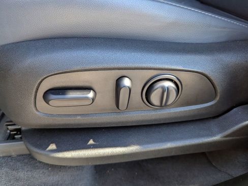 Used 2020 Chevrolet Traverse Premier image 19