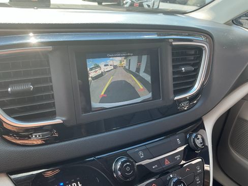 Used 2021 Chrysler Voyager Lxi image 15