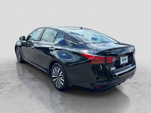 Used 2023 Nissan Altima 2.5 SV w/ SV Premium Package FWD image 3