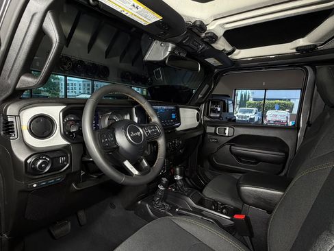 Used 2024 Jeep Wrangler Unlimited w/ Convenience Group image 10