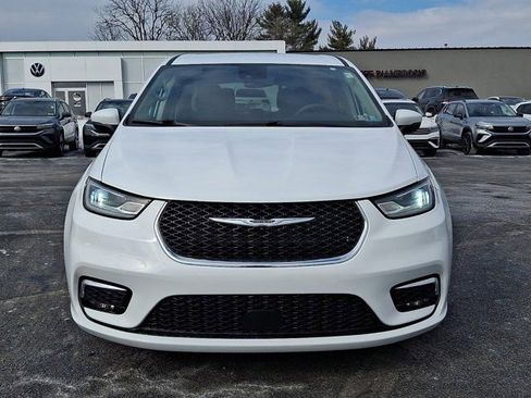 Certified 2023 Chrysler Pacifica Touring-L image 2