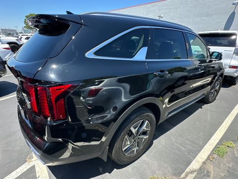 Used 2022 Kia Sorento S FWD image 2