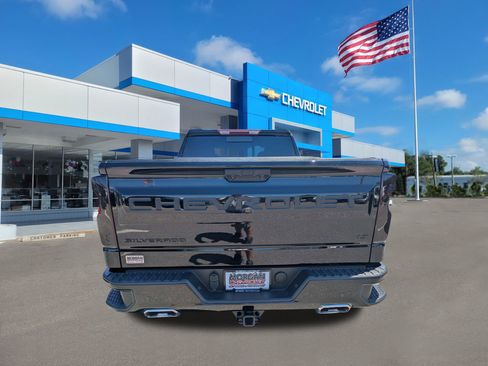 Used 2024 Chevrolet Silverado 1500 LT Trail Boss w/ Convenience Package II AWD/4WD image 4