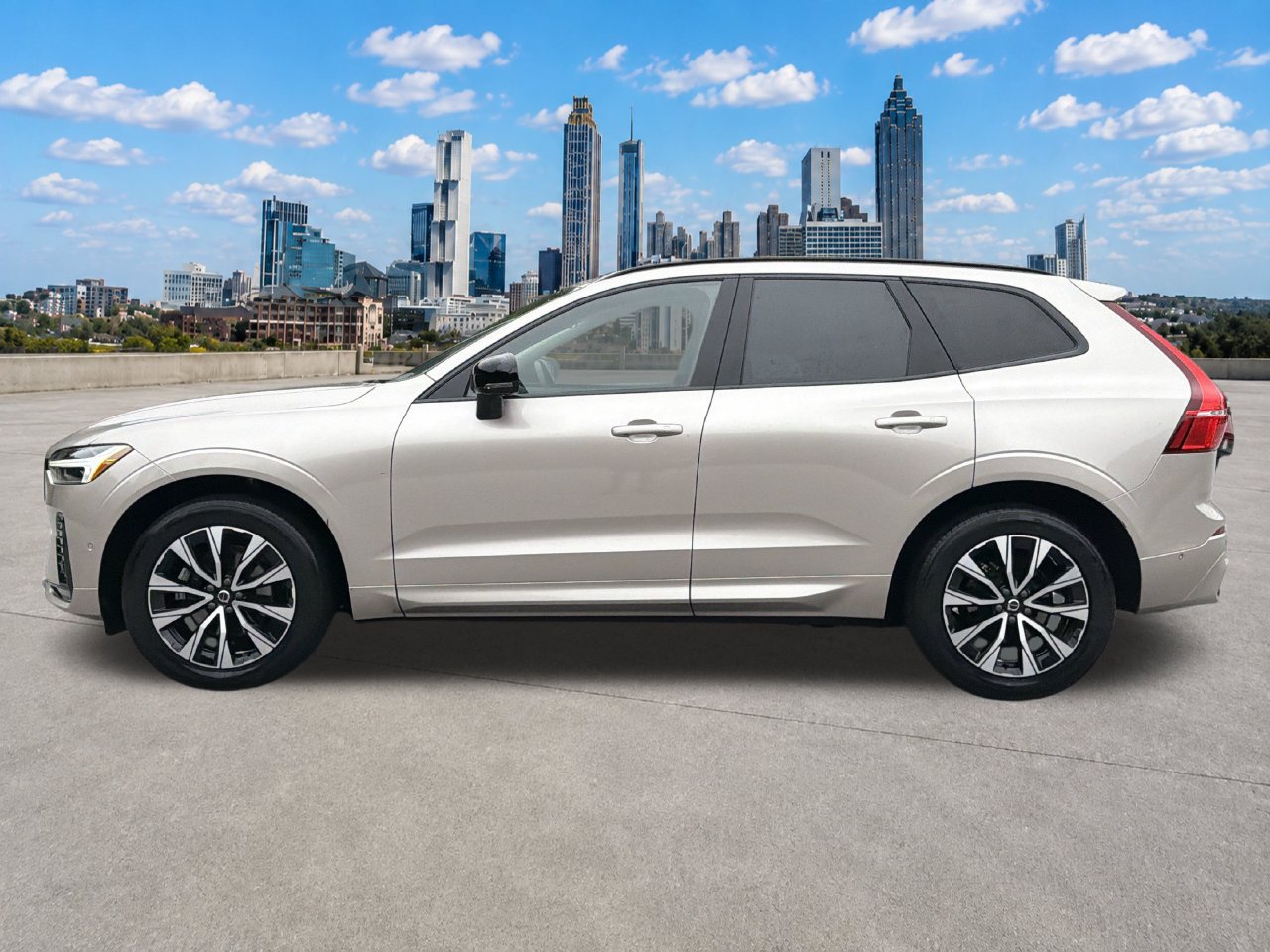 Used 2025 Volvo XC60 B5 Plus AWD/4WD image 22