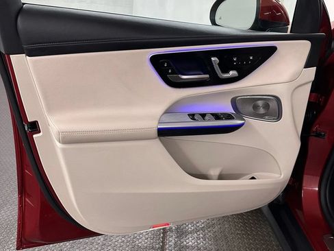 Used 2023 Mercedes-Benz GLC 300 4MATIC w/ Exclusive Trim Package image 8