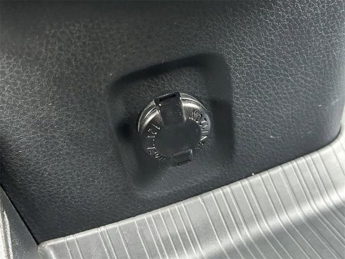 Used 2021 Toyota Sienna Platinum image 37