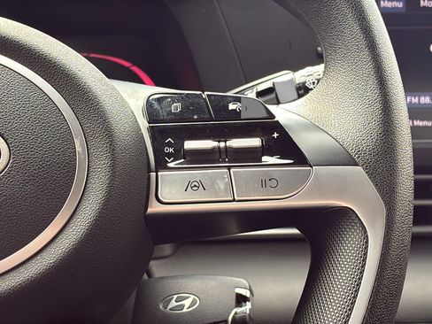Used 2025 Hyundai Elantra SE FWD image 26