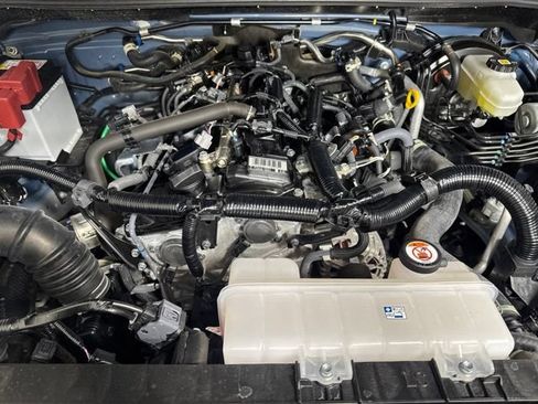 Used 2025 Toyota 4Runner SR5 AWD/4WD image 9