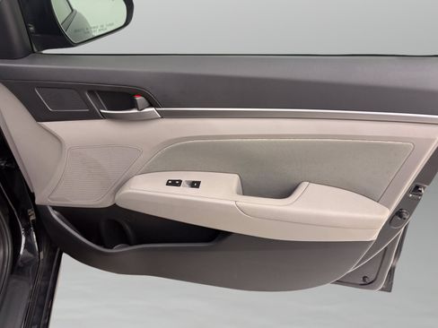 Used 2018 Hyundai Elantra SEL FWD image 25