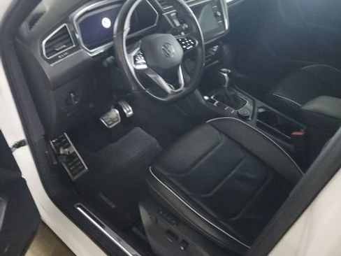 Used 2022 Volkswagen Tiguan SEL R-Line image 6