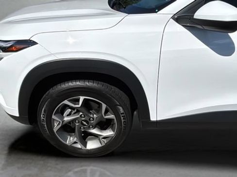 Used 2025 Chevrolet Trax LT FWD image 37
