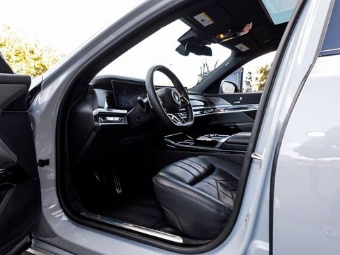 Used 2025 BMW 740i xDrive image 28