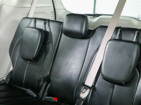 Used 2024 Chrysler Pacifica Touring-L FWD image 25