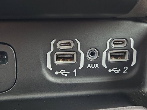 Used 2019 RAM 1500 Laramie image 20