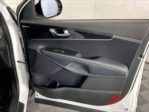 Used 2017 Kia Sorento LX w/ LX Convenience Package image 25