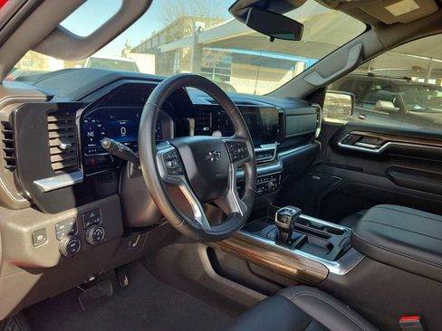 Used 2024 Chevrolet Silverado 1500 LT Trail Boss w/ Convenience Package II image 10