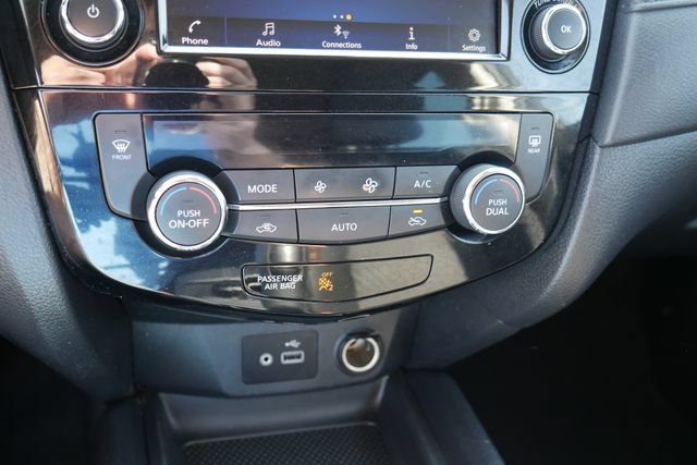 Used 2020 Nissan Rogue SV FWD image 20