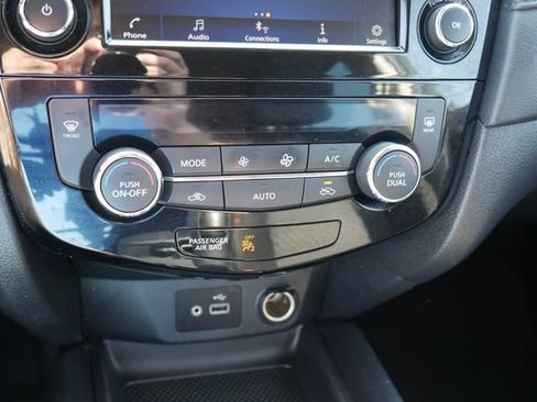 Used 2020 Nissan Rogue SV FWD image 20