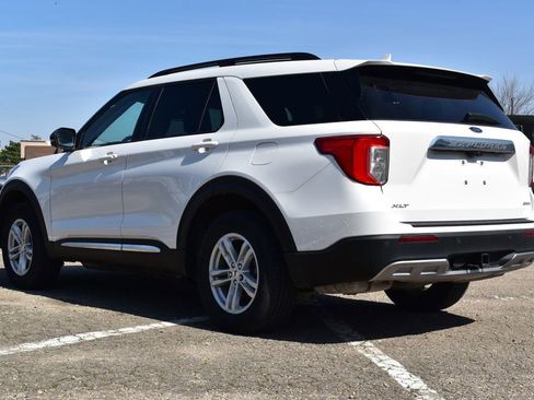 Used 2023 Ford Explorer XLT w/ Equipment Group 202A image 7
