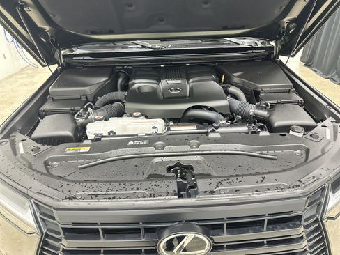 Used 2025 Lexus GX 550 w/ Accessory Package (2T) AWD/4WD image 36