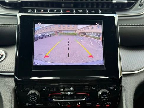 New 2025 Jeep Grand Cherokee Altitude AWD/4WD image 39