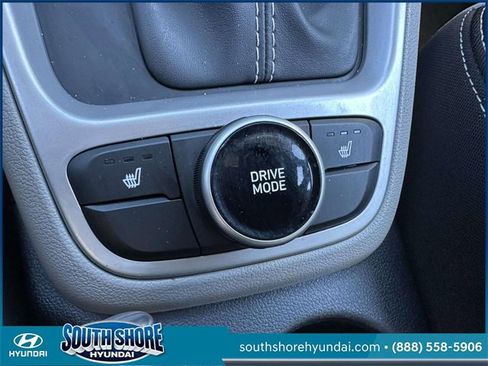 Certified 2021 Hyundai Venue SEL w/ Premium Package image 33