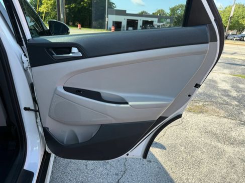 Used 2017 Hyundai Tucson Sport FWD image 17