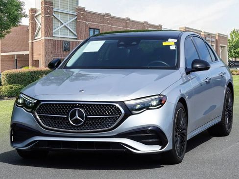 Used 2024 Mercedes-Benz E 350 4MATIC Sedan image 4
