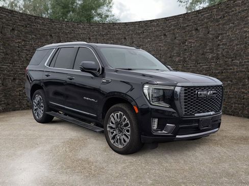 Used 2023 GMC Yukon Denali Ultimate AWD/4WD image 2