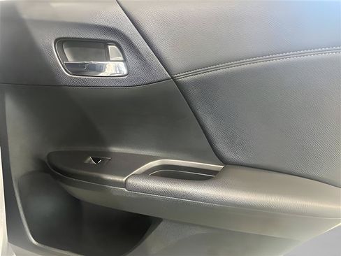Used 2017 Honda Accord EX-L image 21