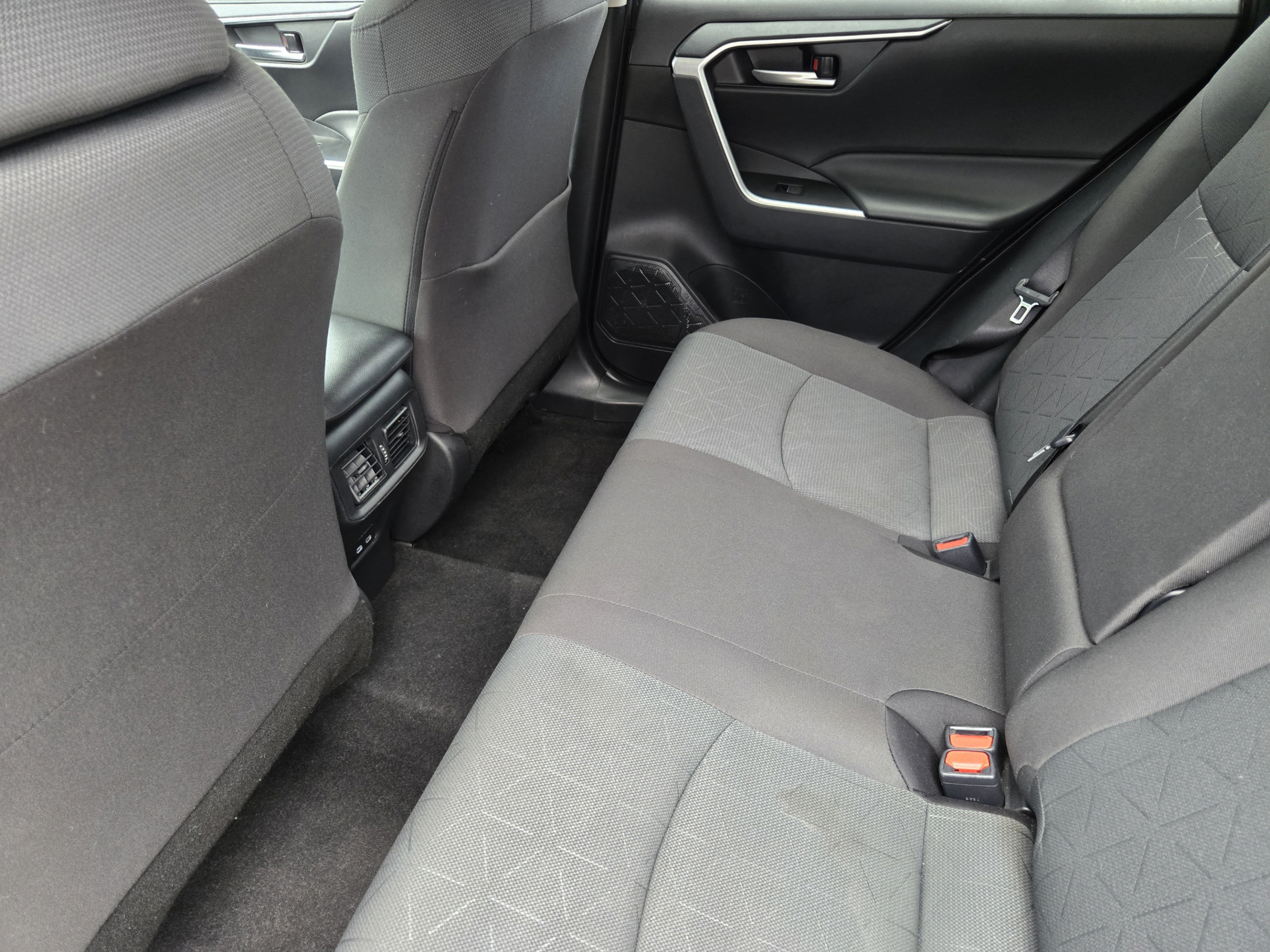 Used 2025 Toyota RAV4 XLE FWD image 26