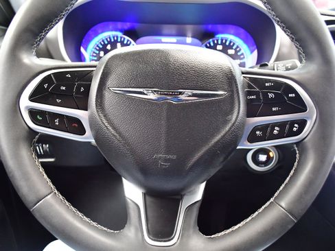 Used 2025 Chrysler Pacifica Select FWD image 22