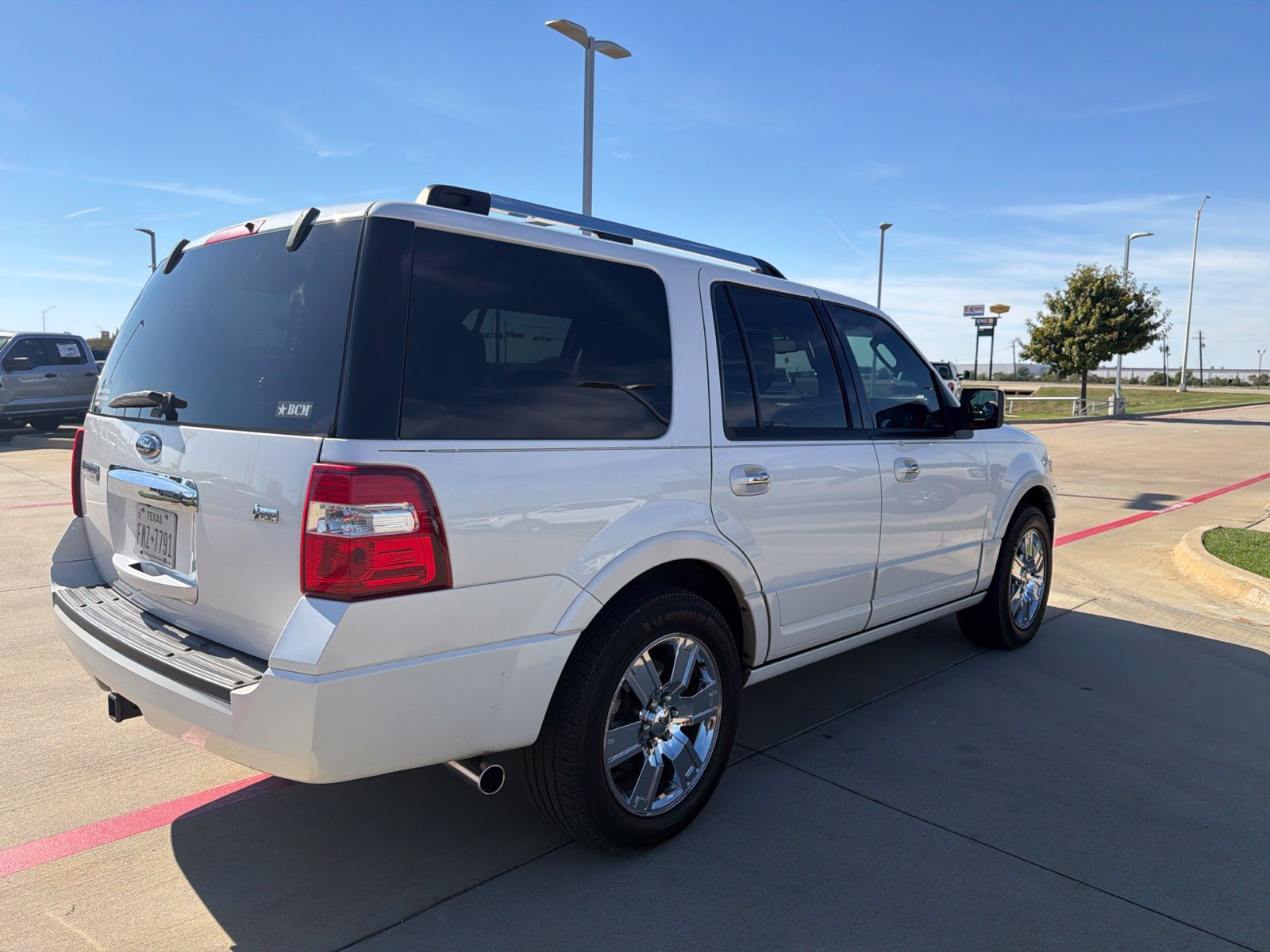Used 2010 Ford Expedition Limited RWD image 8