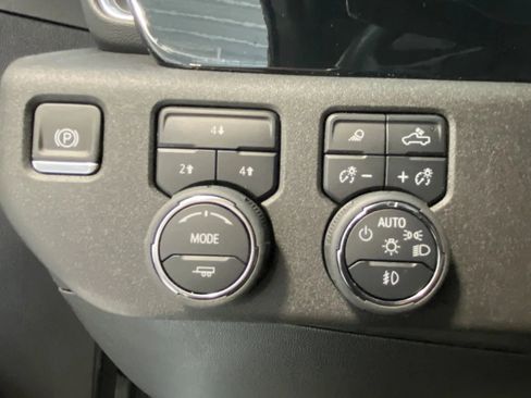Used 2025 Chevrolet Silverado 2500 LT AWD/4WD image 32