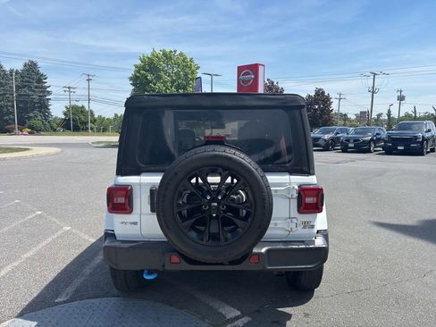 Used 2024 Jeep Wrangler Unlimited Sahara AWD/4WD image 6