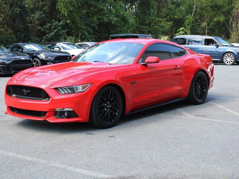 Used 2017 Ford Mustang GT w/ GT Performance Package RWD image 4