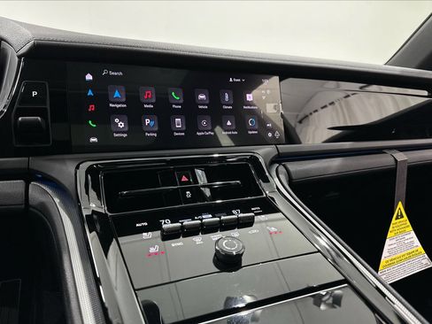 Certified 2025 Porsche Panamera 4 AWD/4WD image 33