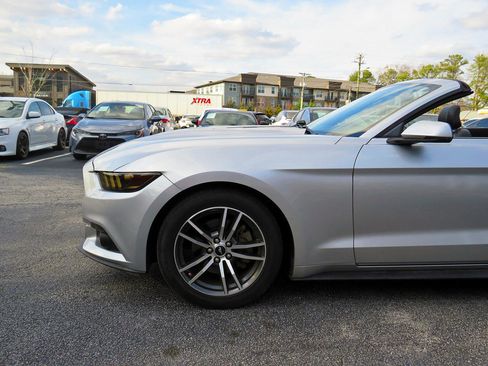 Used 2017 Ford Mustang Premium image 40