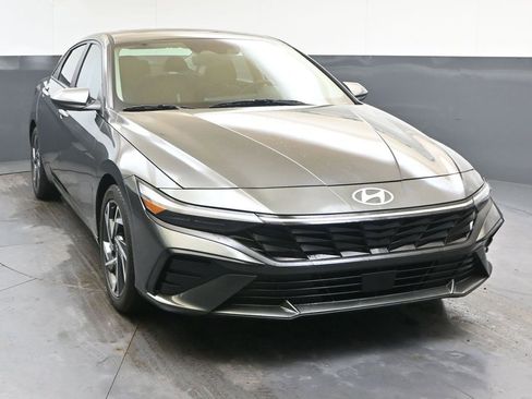 Certified 2024 Hyundai Elantra SEL w/ Convenience Package image 8